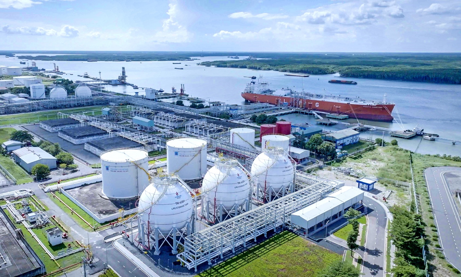 An ninh năng lượng ngày nay không còn là câu chuyện riêng của ngành dầu khí, càng không chỉ là bài toán cân đối cung - cầu
