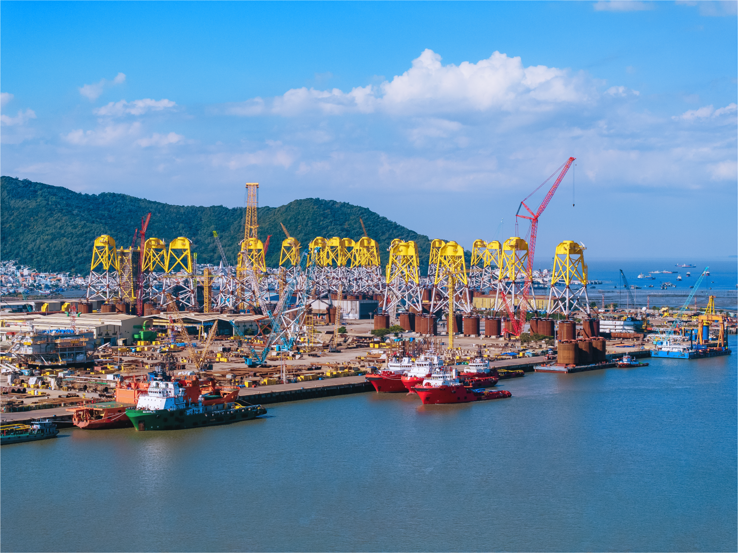 Cần thiết xây dựng các cơ chế, chính sách đủ mạnh để Petrovietnam và các đơn vị thành viên có thể tham gia sâu hơn vào các lĩnh vực kinh tế biển chiến lược