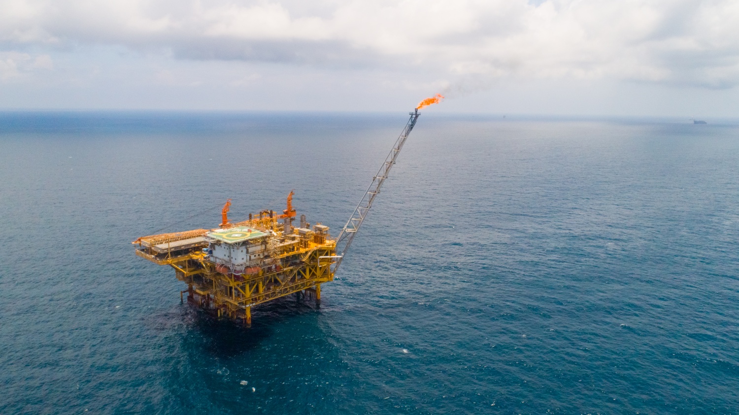 Luật Dầu khí năm 2022 đã tạo nhiều chuyển biến tích cực trong việc tháo gỡ các điểm nghẽn đối với hoạt động tìm kiếm, thăm dò và khai thác dầu khí