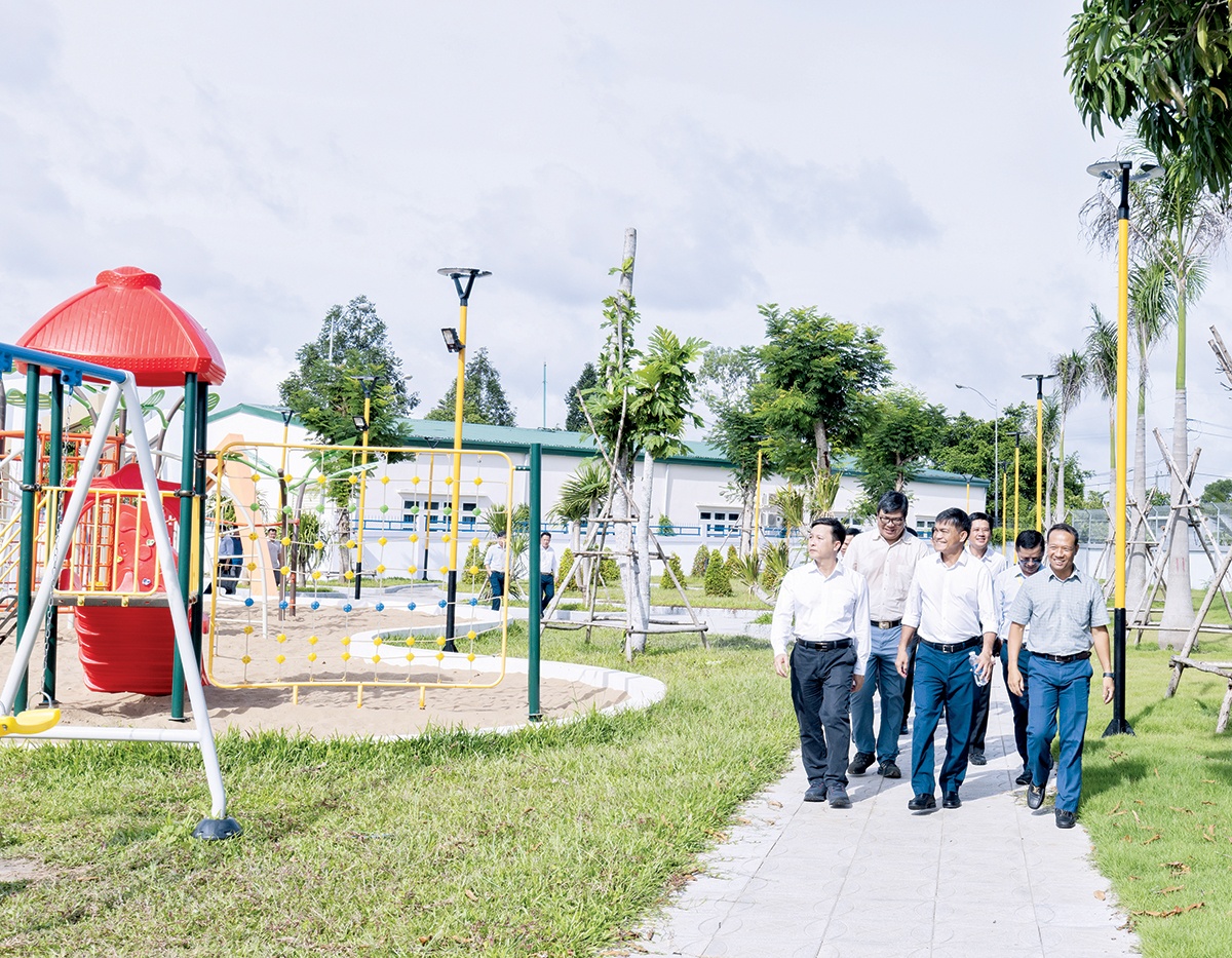 Lãnh đạo PVCFC tham quan khu nhà ở công vụ Cụm Khí - Điện - Đạm Cà Mau