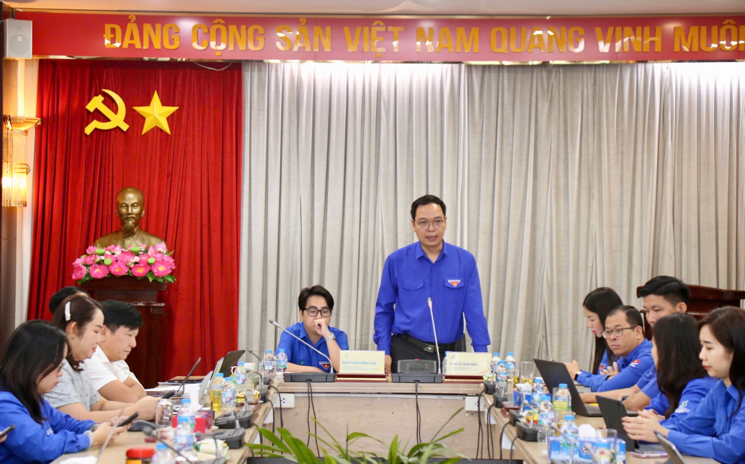 Đồng chí Lê Hoài Bắc - Phó Bí thư Đoàn Thanh niên Petrovietnam, Bí thư Đoàn Thanh niên PV GAS điều hành chương trình tham luận của bí thư đoàn thanh niên các đơn vị.