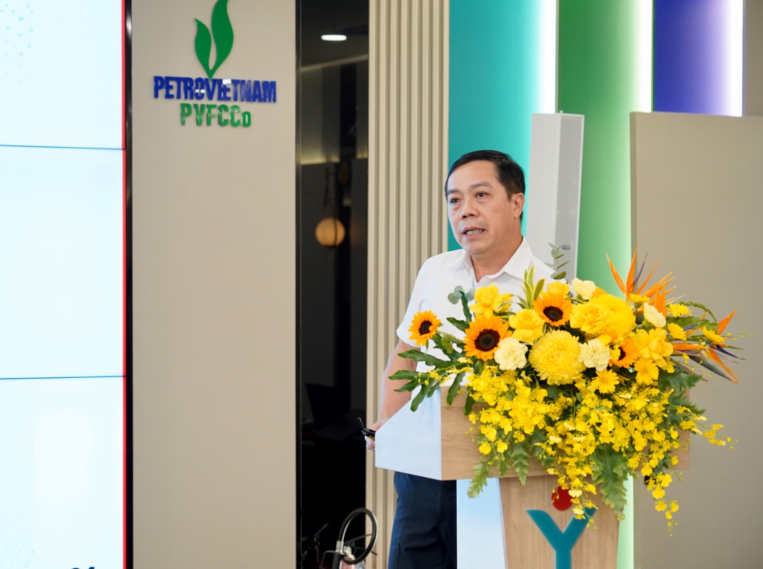 Đồng chí Hoàng Tuấn Vinh - Trưởng ban Kế hoạch Đầu tư FVFCCo - Phú Mỹ - báo cáo hoạt động sản xuất kinh doanh 6 tháng đầu năm 2026