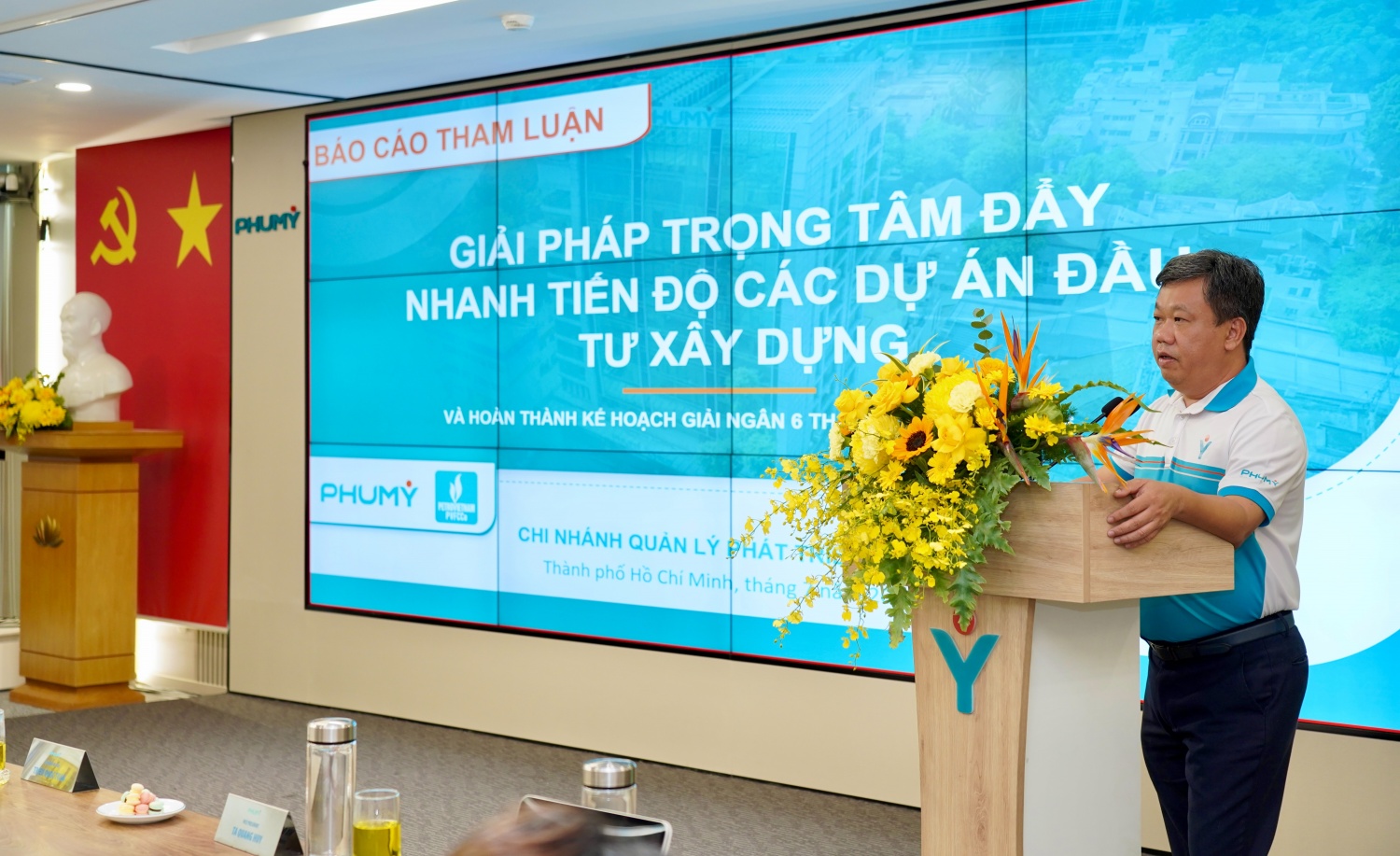 Đại diện của Chi nhánh Quản lý phát triển Dự án trình bày bài tham luận: