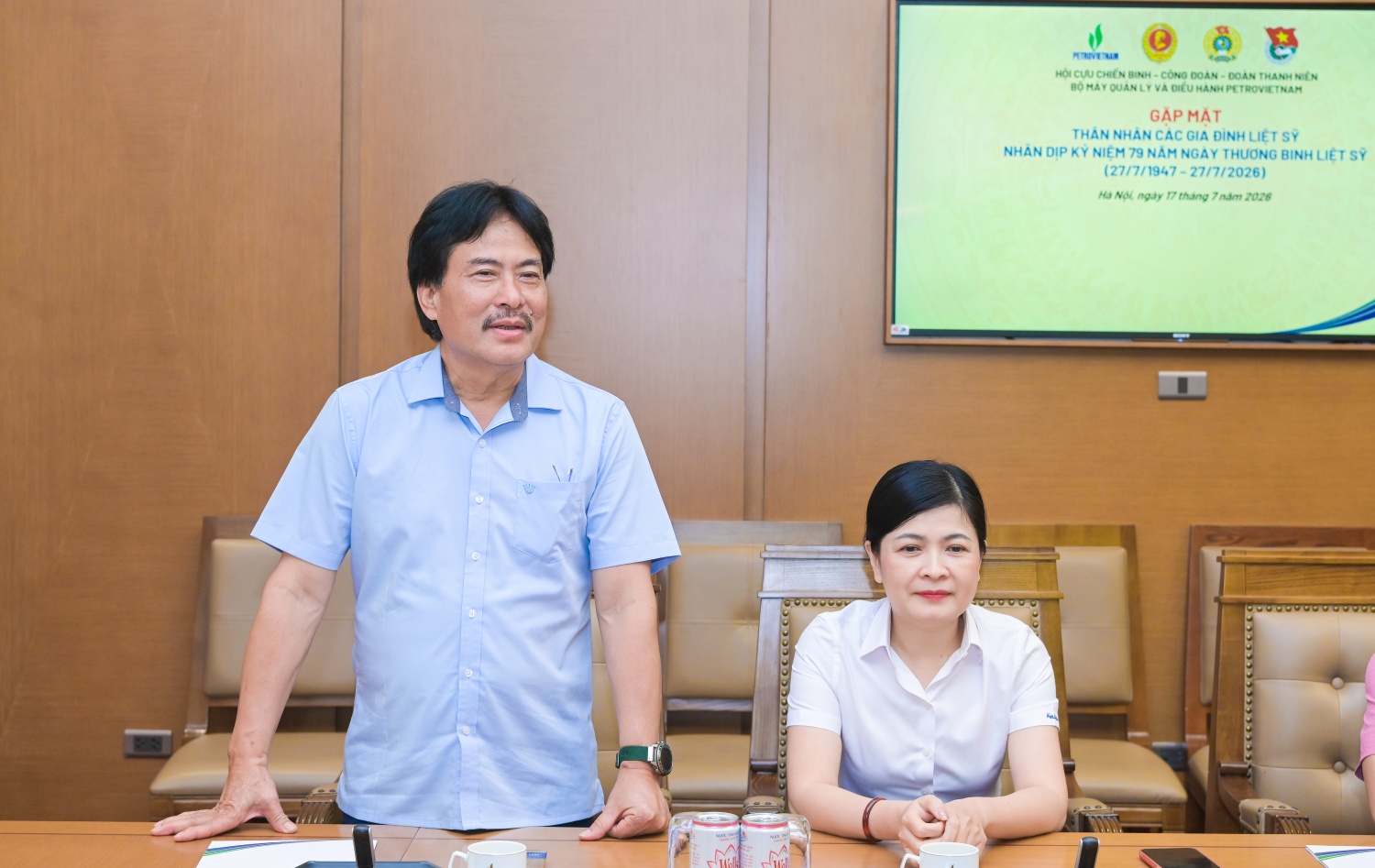 Đồng chí Nguyễn Hùng Dũng, nguyên Thành viên HĐTV Petrovietnam, Phó Chủ tịch kiêm Tổng Thư ký Hội Dầu khí Việt Nam bày tỏ xúc động trước sự quan tâm của lãnh đạo Tập đoàn và các tổ chức chính trị xã hội đối với các gia đình có công với cách mạng