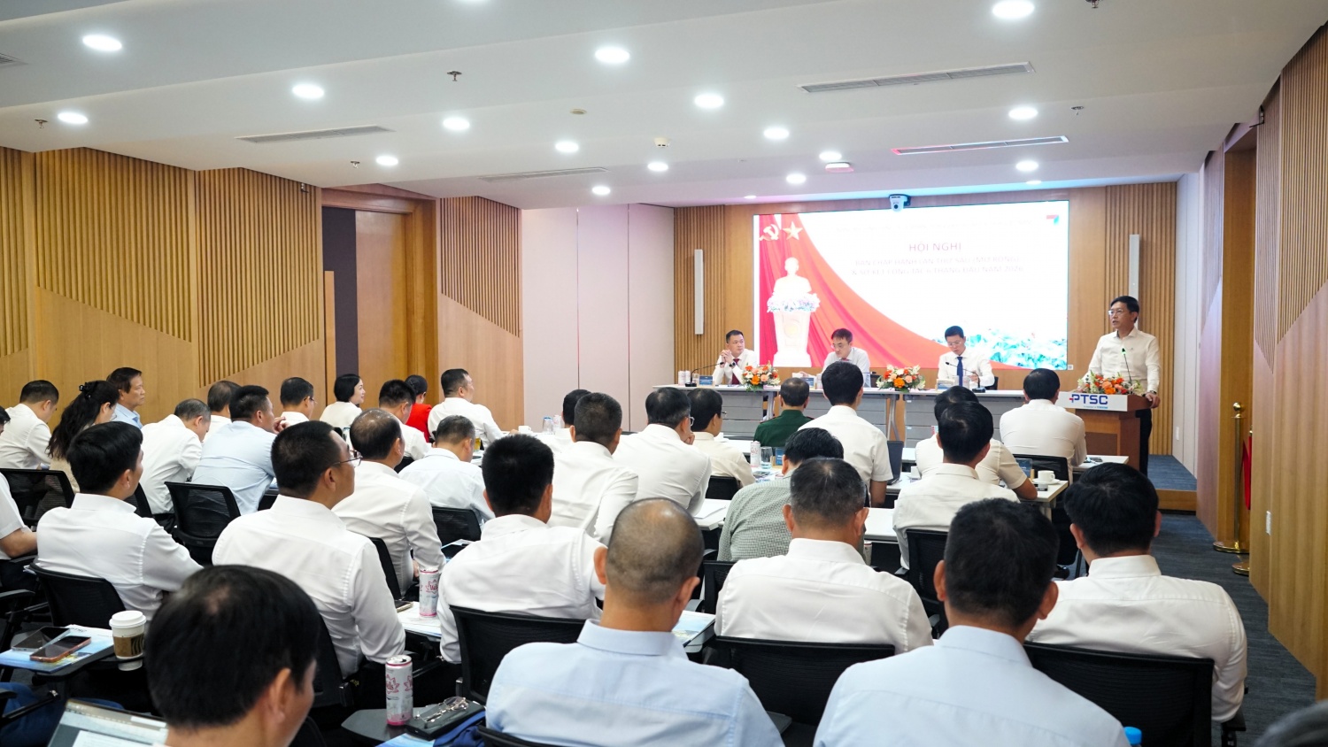 Toàn cảnh Hội nghị Ban Chấp hành Đảng bộ Tổng công ty Cổ phần Dịch vụ Kỹ thuật Dầu khí Việt Nam (PTSC) lần thứ 6 mở rộng và sơ kết công tác 6 tháng đầu năm 2026.