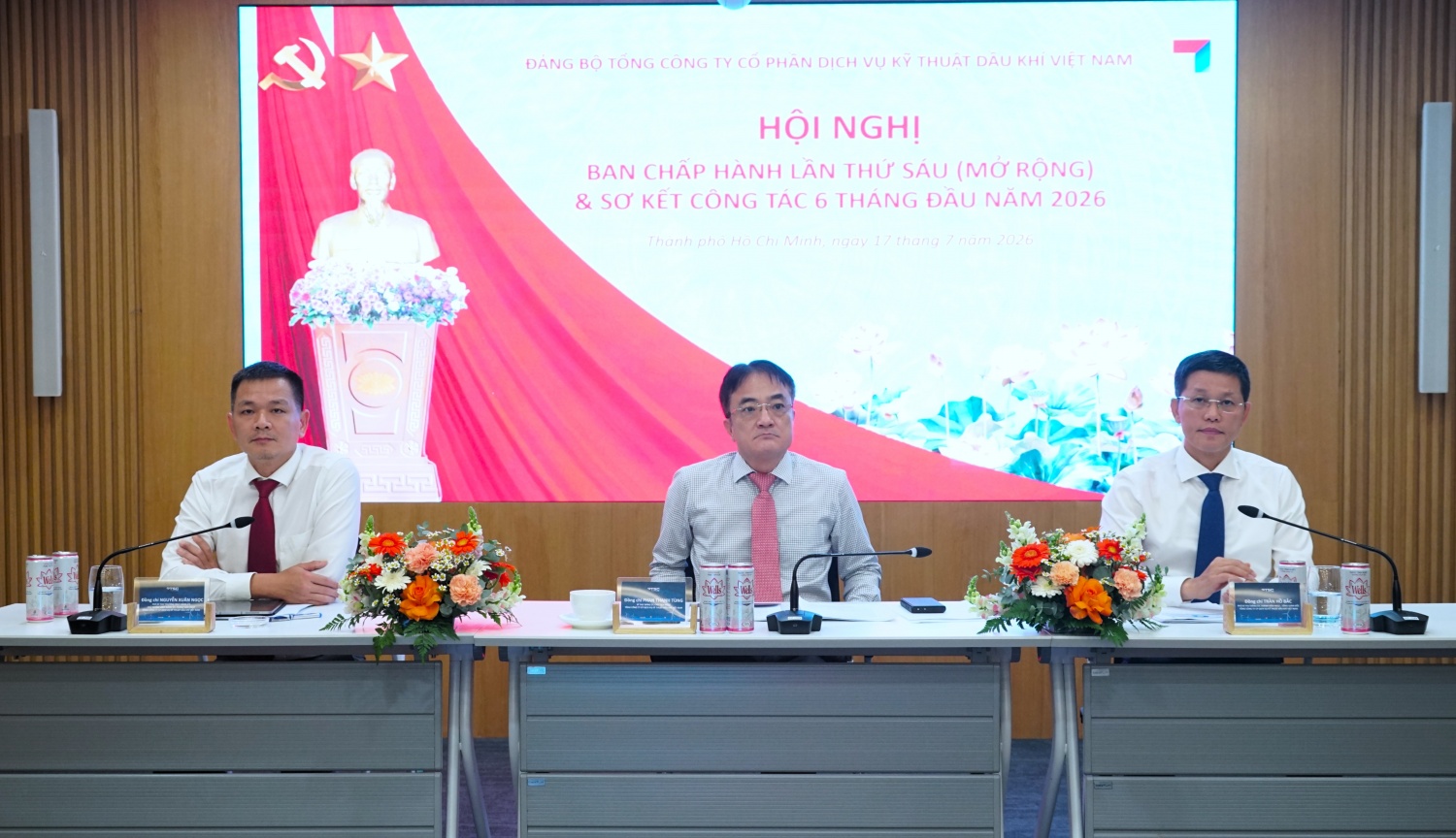 Đoàn chủ tọa điều hành Hội nghị