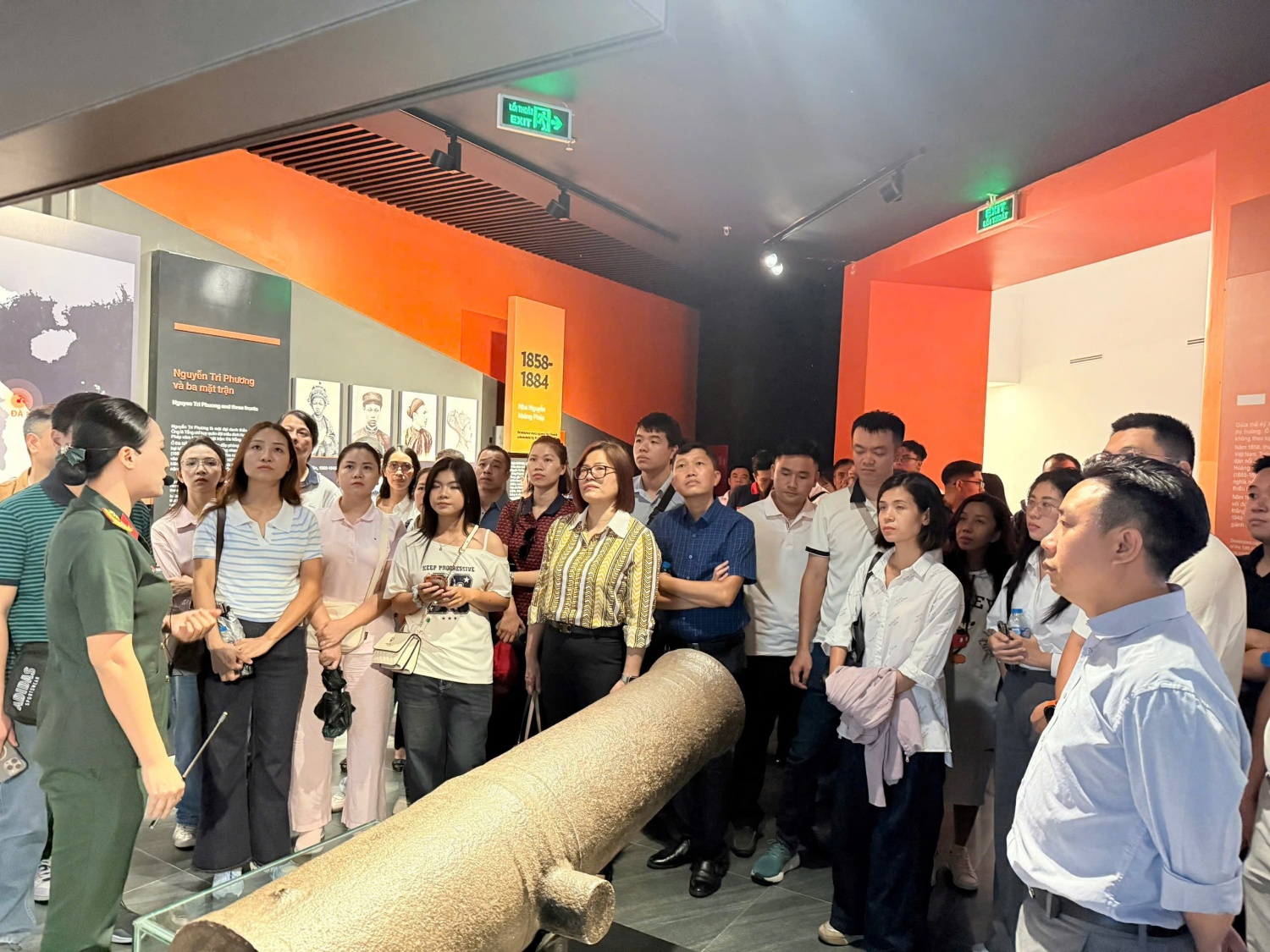 Chuyến học tập thực tế không chỉ giúp các đảng viên mới củng cố kiến thức lịch sử mà còn góp phần chuyển hóa những nội dung lý luận đã được học trên lớp thành nhận thức trực quan, sinh động.