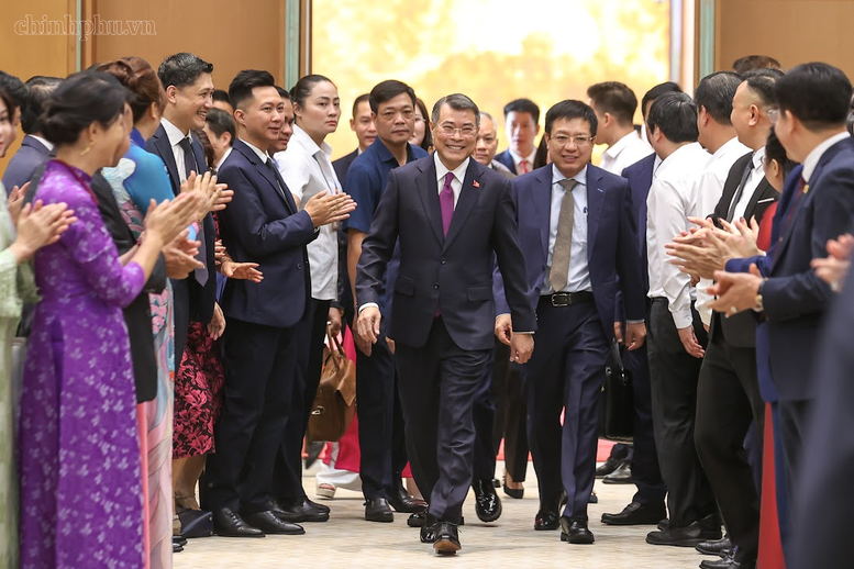 Thủ tướng Chính phủ Lê Minh Hưng đến dự Hội nghị Thường trực Chính phủ với cộng đồng doanh nghiệp - Ảnh: VGP/Nhật Bắc