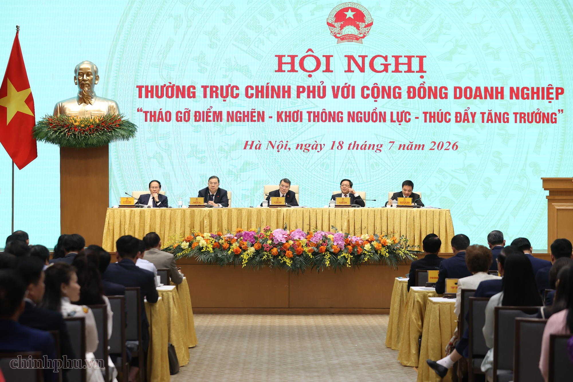 Thủ tướng cùng các Phó Thủ tướng chủ trì Hội nghị - Ảnh: VGP/Nhật Bắc
