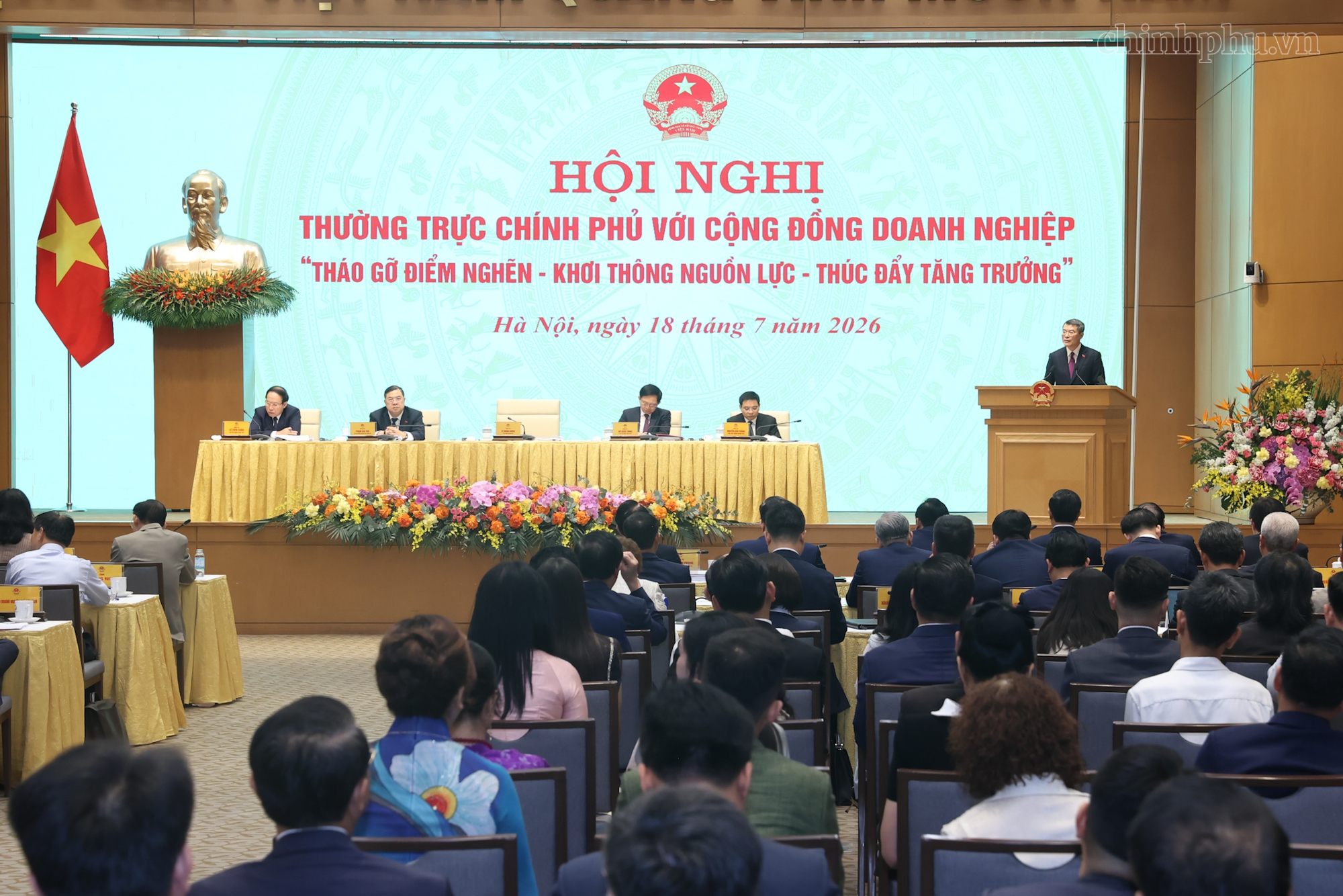 Thủ tướng: Các doanh nghiệp tư nhân cần chủ động đầu tư đổi mới công nghệ, quản trị, chất lượng sản phẩm, năng lực tài chính và khả năng đáp ứng các tiêu chuẩn quốc tế - Ảnh: VGP/Nhật Bắc