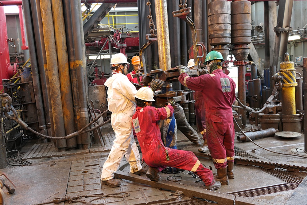 Nối cần khoan trên giàn PV DRILLING I