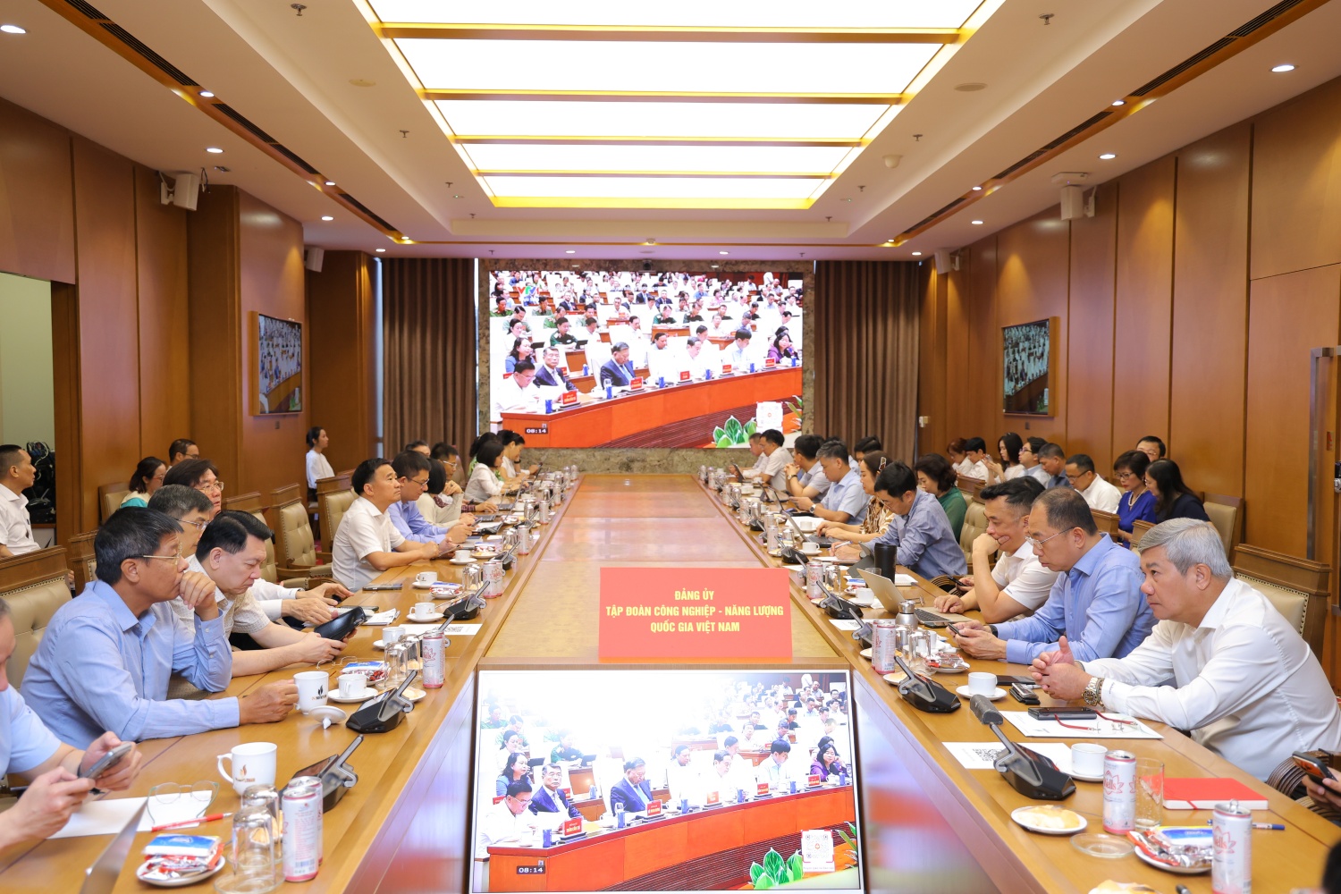 Đảng bộ Petrovietnam tham gia học tập, quán triệt các Nghị quyết của Trung ương.