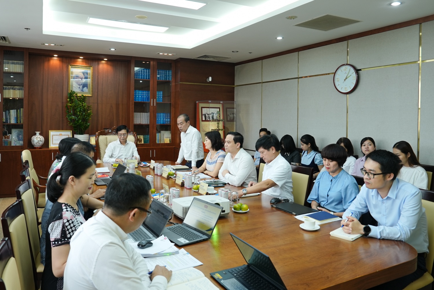 Hội nghị giao ban chuyên đề “Đề cao tính chuyên nghiệp, văn hóa trong triển khai kế hoạch chuyển đổi số của các ban tham mưu, giúp việc Đảng ủy Tập đoàn”.