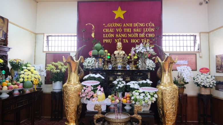 Khung cảnh gian thờ Anh hùng lực lượng vũ trang Võ Thị Sáu (sinh năm 1933 - hy sinh năm 1952).
