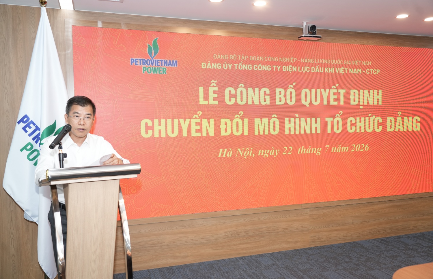 Đồng chí Nguyễn Minh Tuấn, Bí thư Đảng ủy, Giám đốc Trung tâm Dịch vụ Kỹ thuật phát biểu tại buổi lễ
