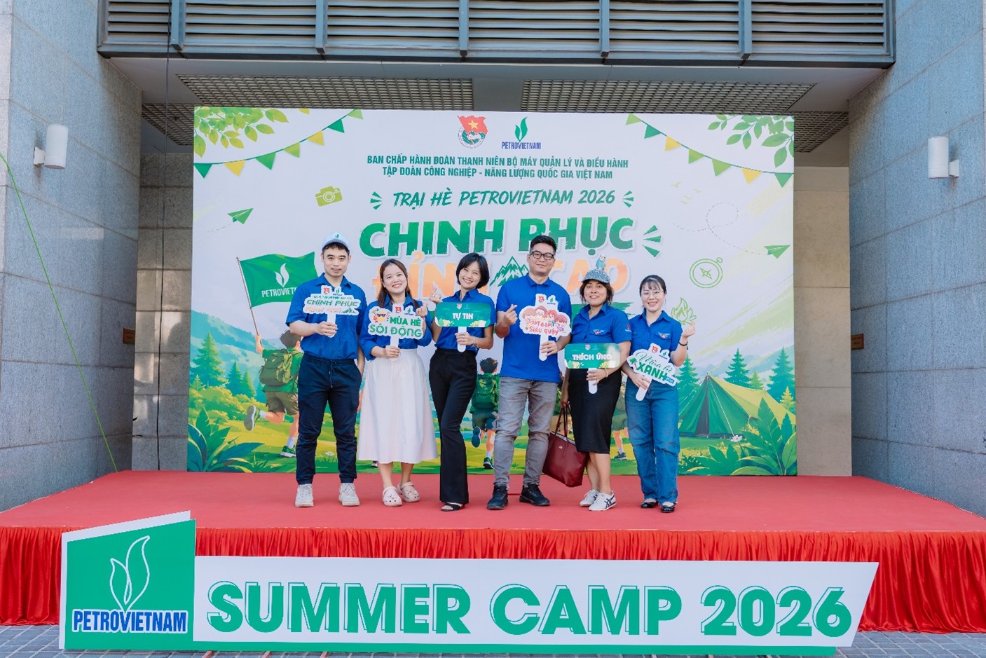 Các cán bộ Đoàn thanh niên Bộ máy QL&ĐH những người trực tiếp đồng hành với các em trong từng hoạt động, bữa ăn, giấc ngủ