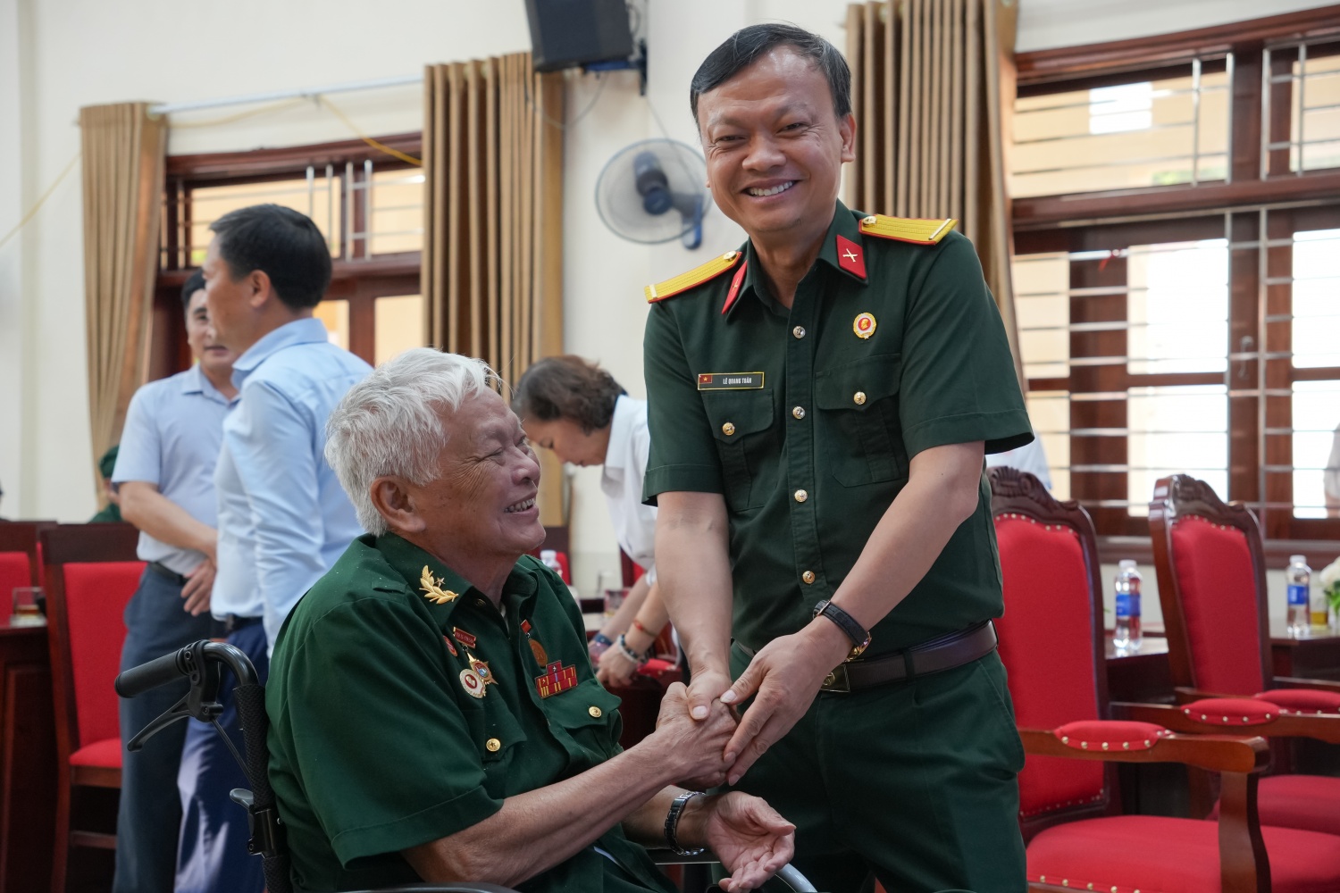Ông Lê Quang Toán - Phó Chủ tịch Thường trực Hội Cựu chiến binh Petrovietnam gửi lời hỏi thăm đến các thương binh.