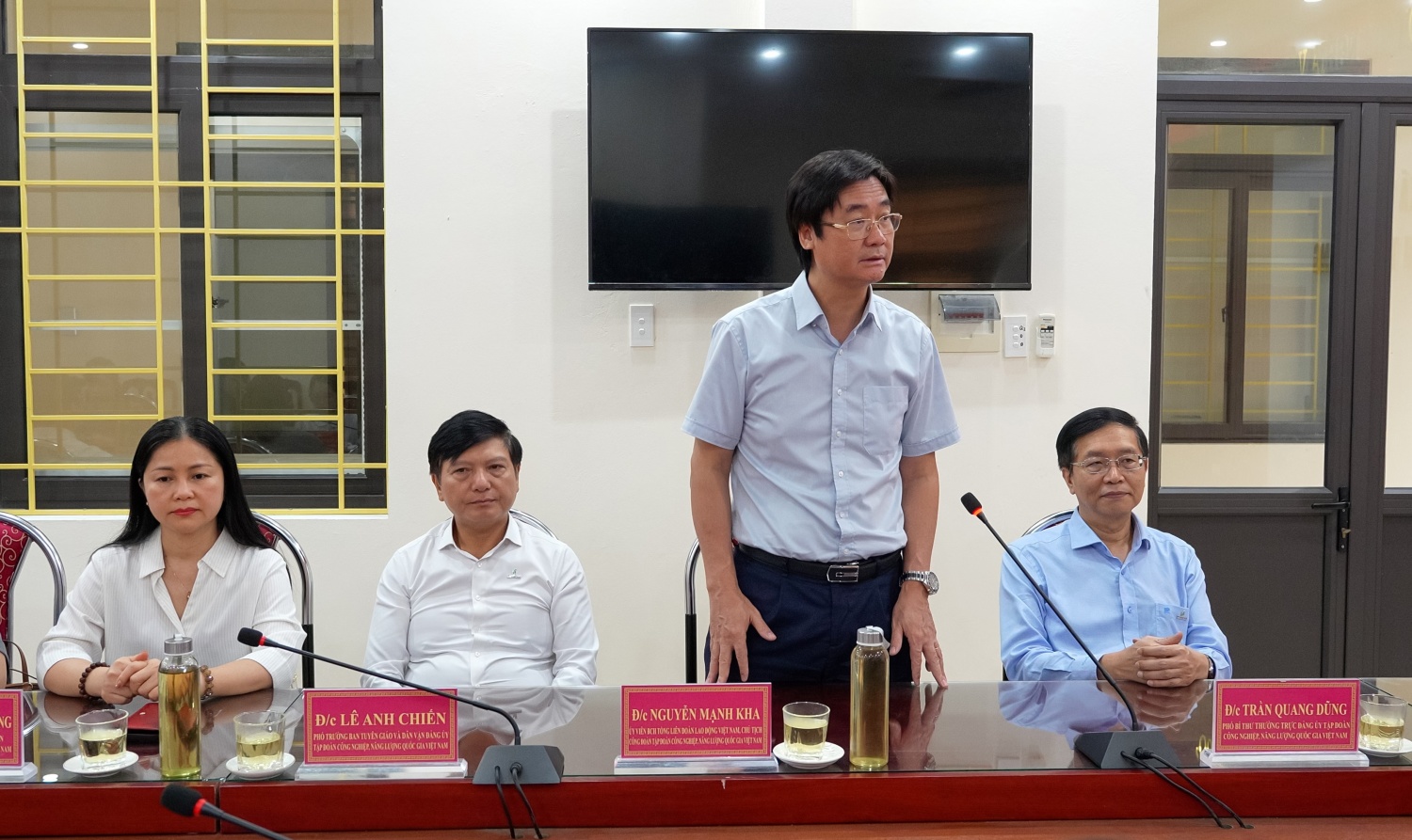 Chủ tịch Công đoàn Petrovietnam Nguyễn Mạnh Kha: Những công trình không chỉ góp phần giúp người dân có nơi ở an toàn, ổn định mà còn thể hiện truyền thống văn hóa nghĩa tình, sự sẻ chia của hơn 60.000 cán bộ, người lao động Petrovietnam đối với đồng bào vùng khó khăn.