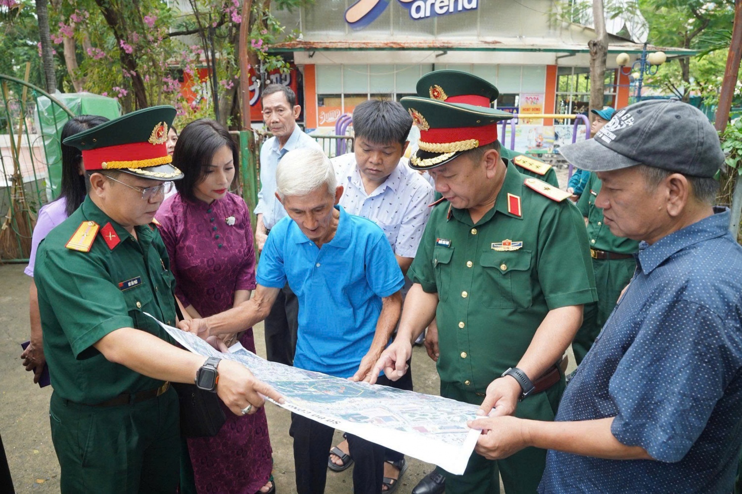 Bộ Tư lệnh TP Hồ Chí Minh cùng các nhân chứng lịch sử kết nối các dữ liệu. Ảnh: Bộ Tư lệnh TP Hồ Chí Minh.