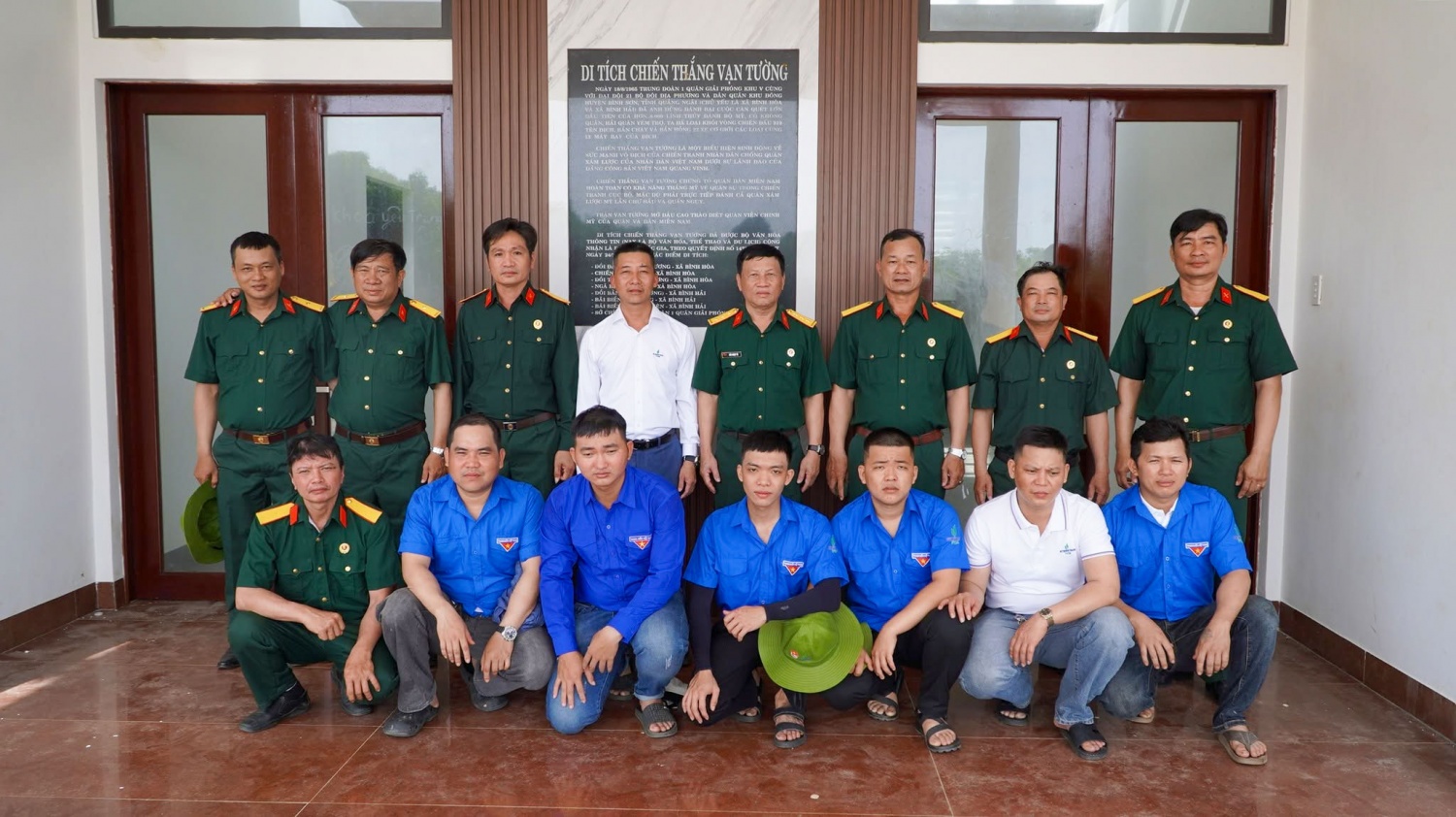 Đoàn công tác PVSM tham quan Bảo tàng Chiến thắng Vạn Tường.