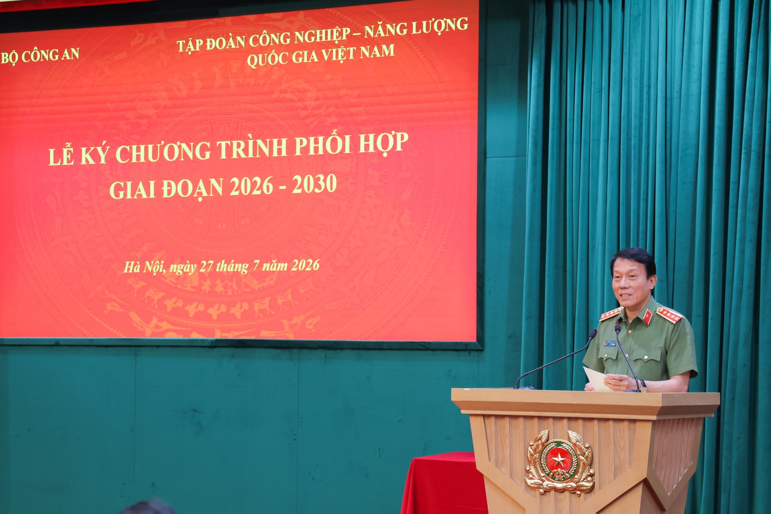 Bộ trưởng Bộ Công an Lương Tam Quang khẳng định, những năm qua sự phối hợp giữa Bộ Công an và Petrovietnam diễn ra trên nhiều mặt, góp phần quan trọng trong bảo vệ an ninh kinh tế, an ninh năng lượng, đóng góp vào tăng trưởng và phát triển của Việt Nam.