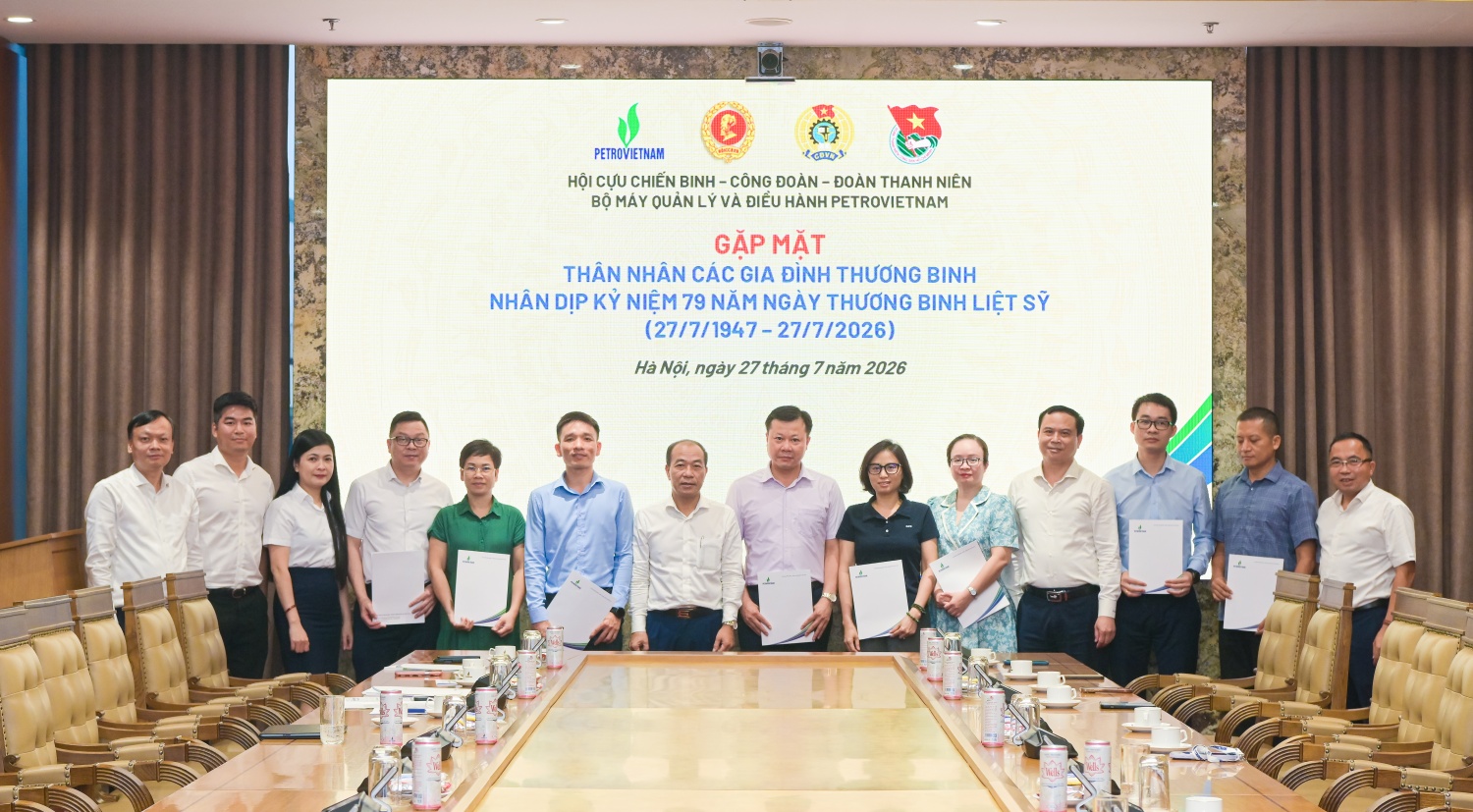 Hội CCB, Công đoàn, Đoàn Thanh niên Bộ máy QL&ĐH tặng quà, tri ân các cán bộ là con thương binh