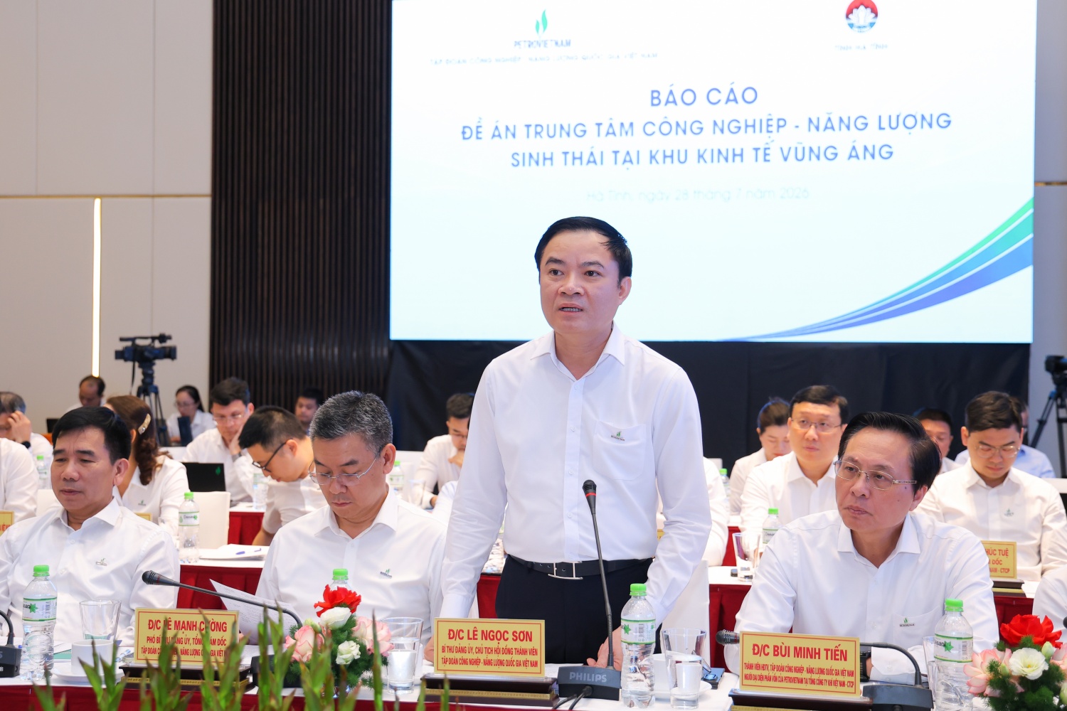 Chủ tịch HĐTV Petrovietnam Lê Ngọc Sơn: Khi hoàn thành, Đề án không chỉ tạo nguồn thu ngân sách lớn hơn cho địa phương, tạo việc làm chất lượng cao mà còn hình thành hạ tầng năng lượng - số hiện đại, góp phần thu hút các nhà đầu tư công nghệ và dòng vốn FDI xanh vào Hà Tĩnh.