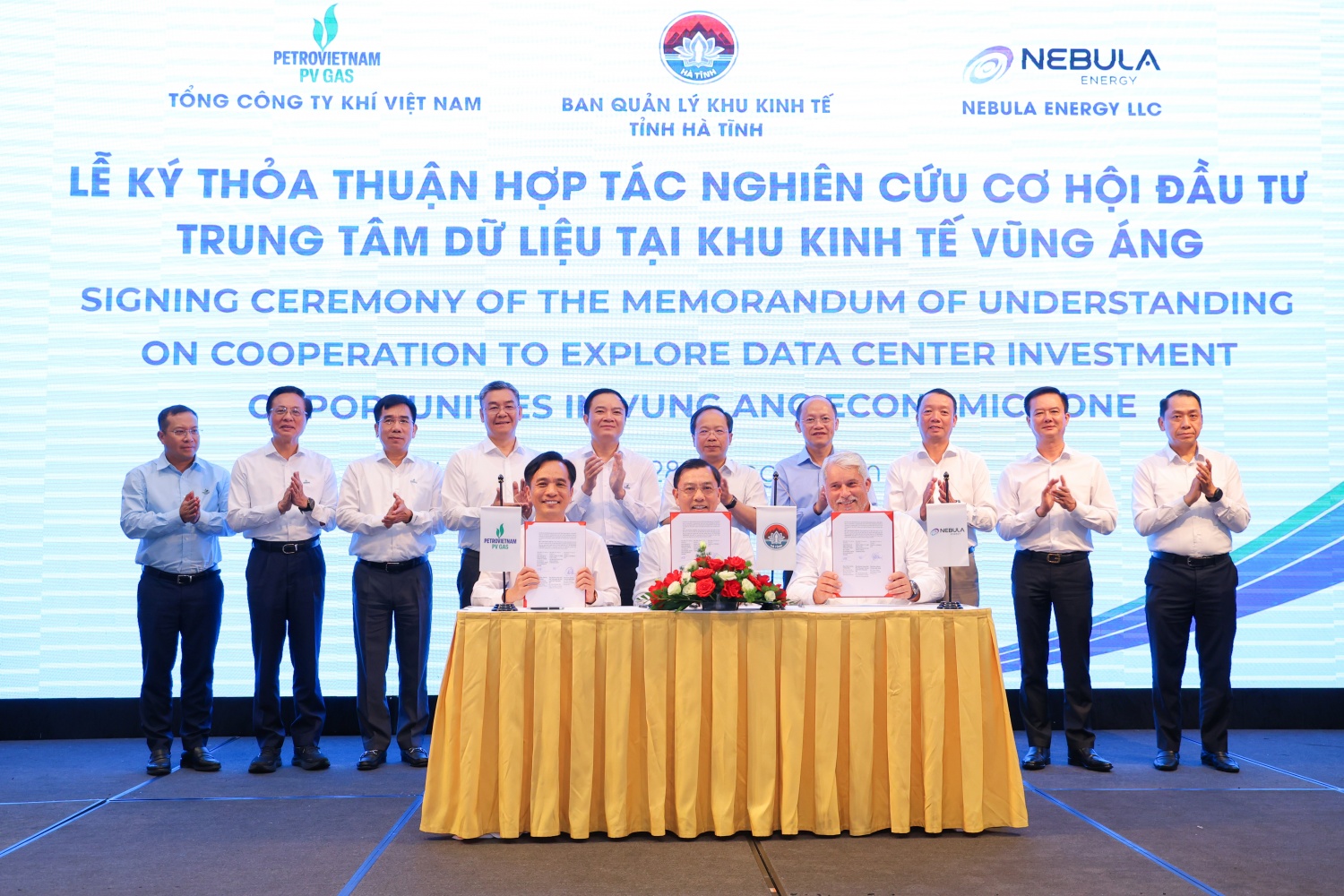 Đại diện Ban Quản lý Khu kinh tế tỉnh Hà Tĩnh, PV GAS và Nebula Energy ký Thỏa thuận hợp tác nghiên cứu cơ hội đầu tư Trung tâm Dữ liệu