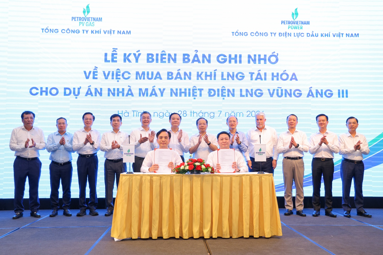 Đại diện PV GAS và PV Power ký Biên bản ghi nhớ về việc mua bán khí LNG tái hóa cho Dự án Nhà máy nhiệt điện LNG Vũng Áng III