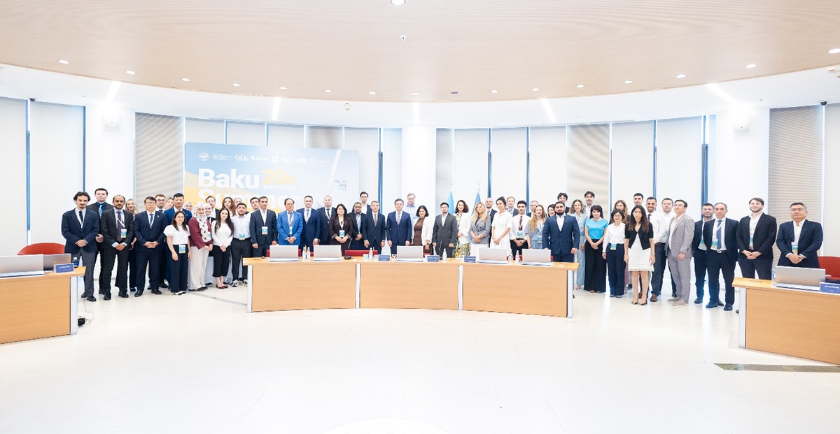 Các học viên và chuyên gia đến từ nhiều quốc gia tham dự Baku Summer Energy School 2026, cùng trao đổi về an ninh năng lượng, địa chính trị và những xu hướng mới của ngành năng lượng. Ảnh: Tác giả cung cấp.