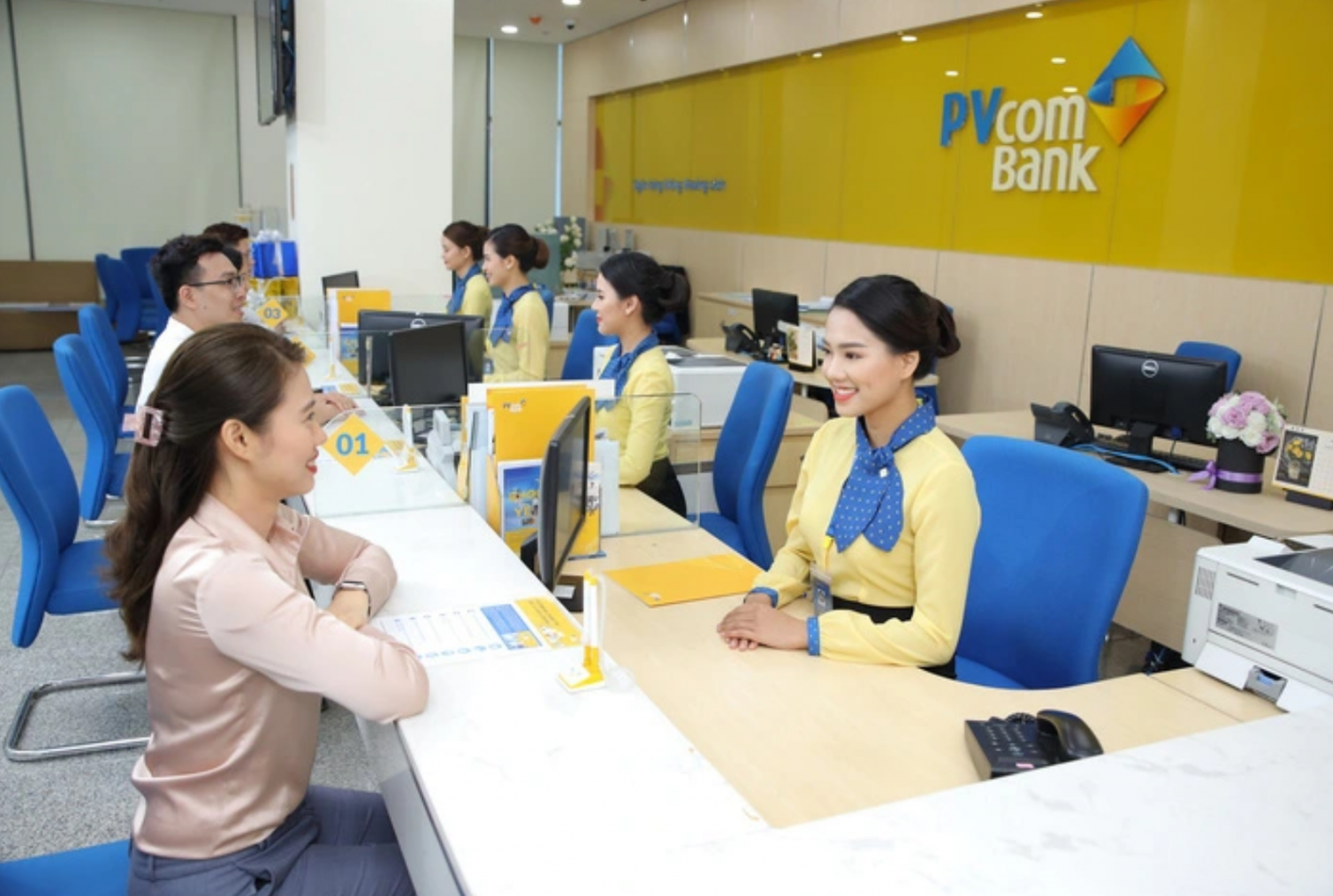 Petrovietnam thực hiện đúng lộ trình thoái vốn tại PVcomBank phát đi tín hiệu tích cực về quyết tâm thực hiện các chủ trương lớn của Đảng và Chính phủ trong tái cơ cấu doanh nghiệp nhà nước.
