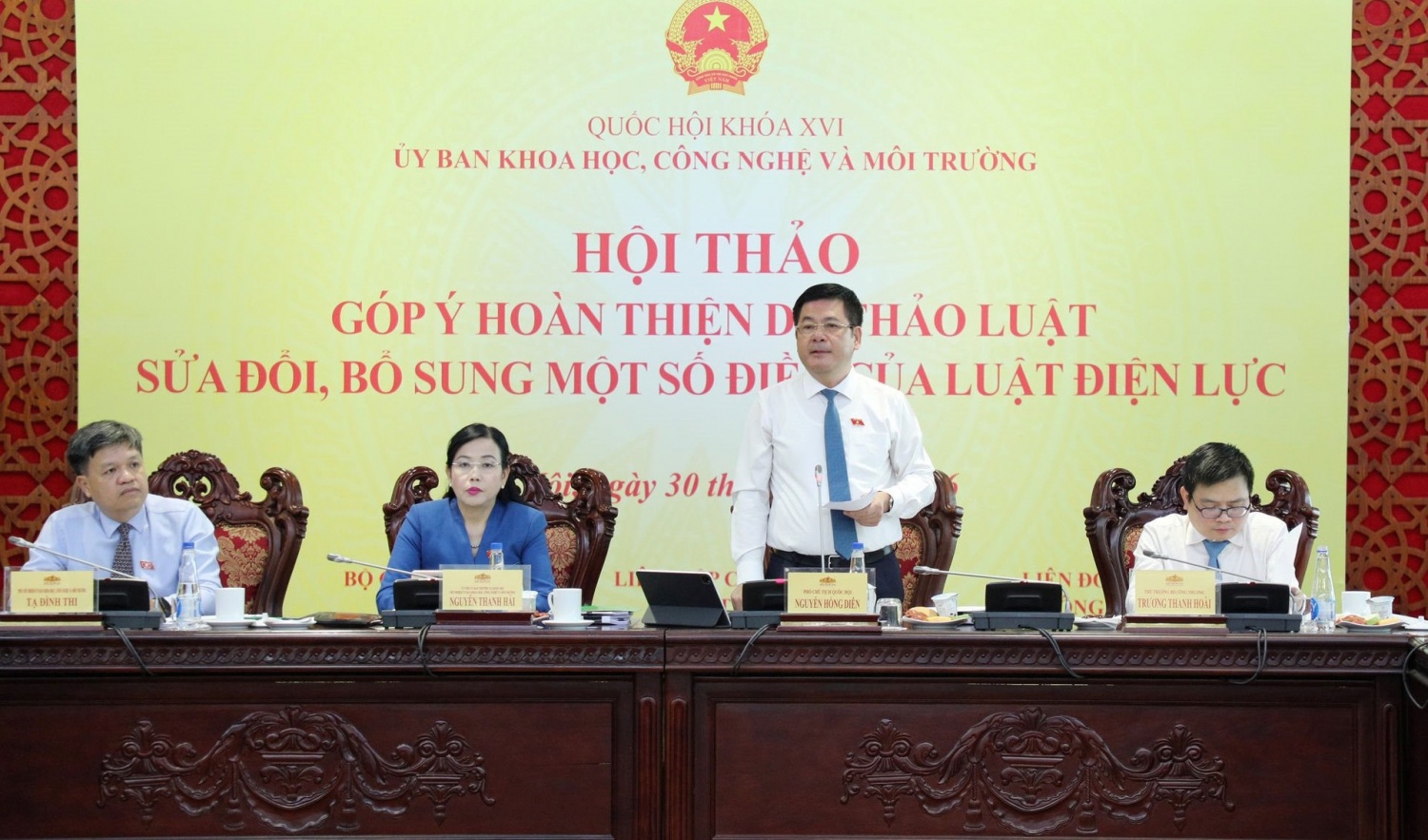 Phó Chủ tịch Quốc hội Nguyễn Hồng Diên nhấn mạnh, điện không chỉ là hạ tầng kỹ thuật mà còn là yếu tố quyết định năng lực cạnh tranh của nền kinh tế.