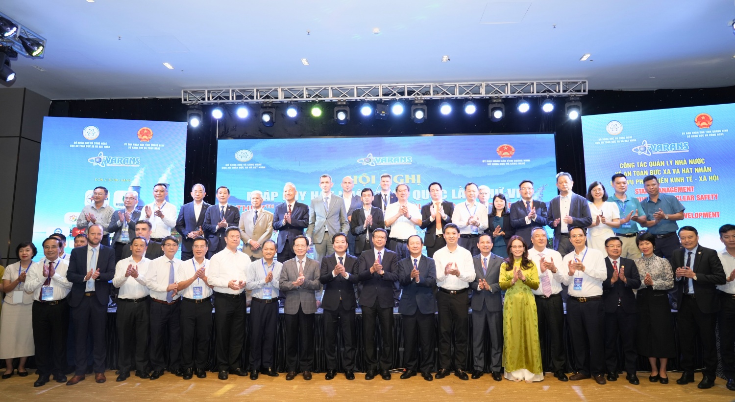 Các đại biểu tham dự hội nghị