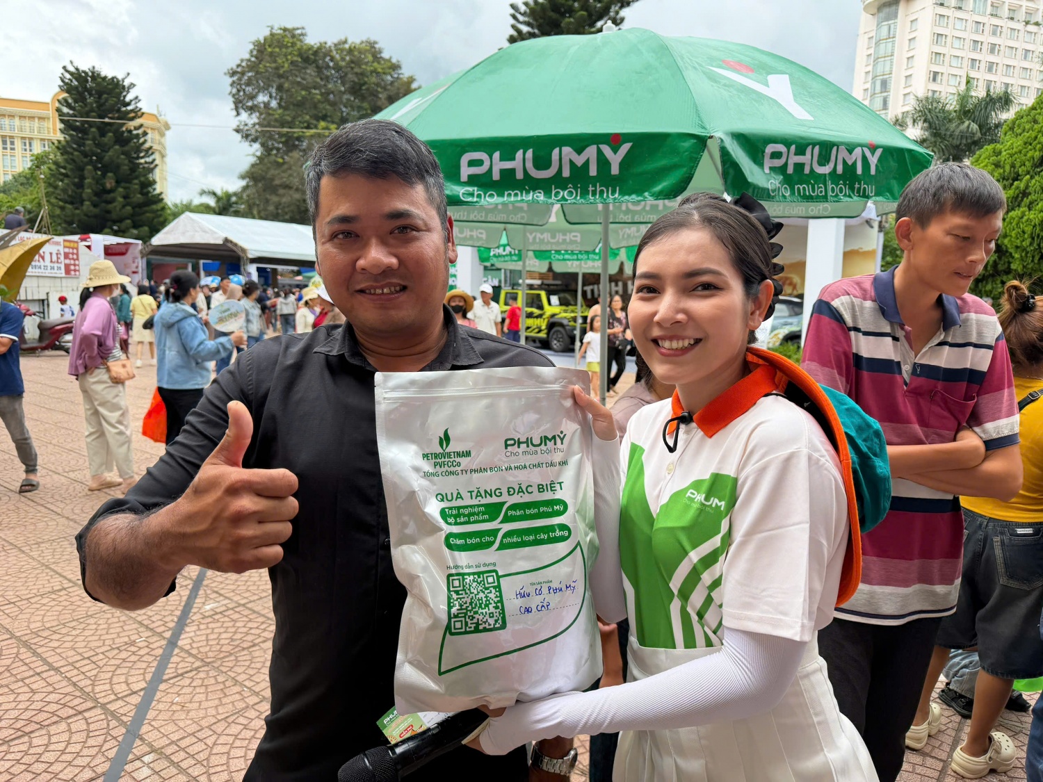 Với sự đồng hành tại Lễ hội Sầu riêng Đắk Lắk 2026, PVFCCo - Phú Mỹ tiếp tục khẳng định sự gắn bó cùng bà con nông dân và các vùng sản xuất nông nghiệp trọng điểm.