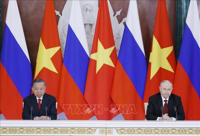 Tổng Bí thư, Chủ tịch nước Tô Lâm và Tổng thống Nga Vladimir Putin họp báo chung - Ảnh: TTXVN