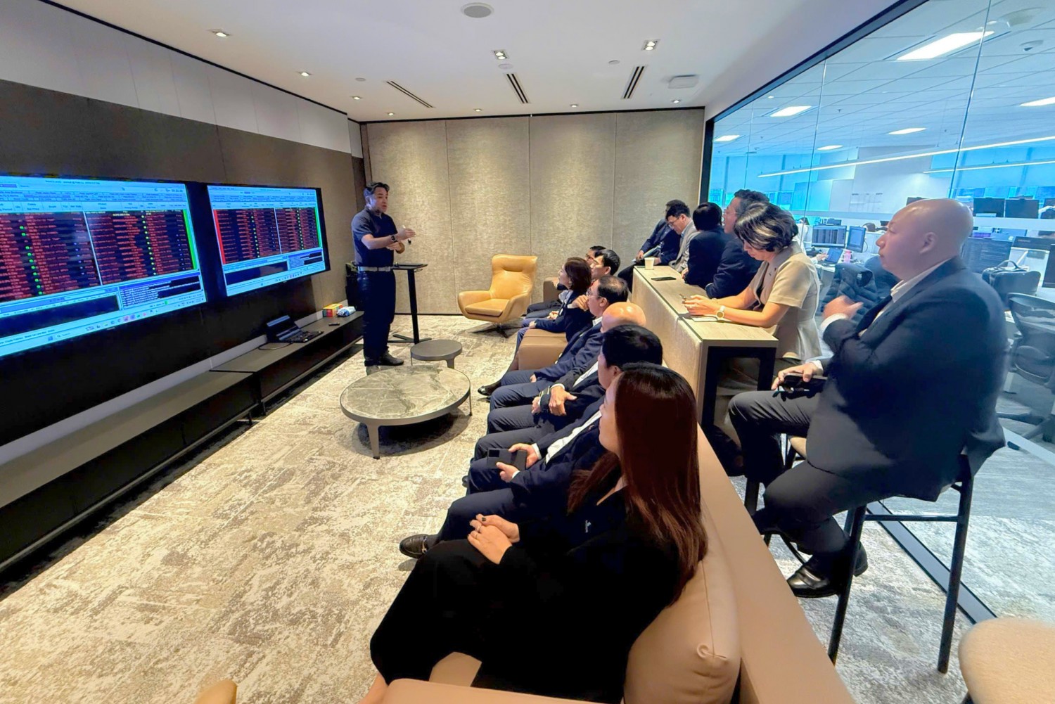 Đoàn PETROVIETNAM trực tiếp theo dõi phiên MOC (Market on Close) tại S&P Global Energy.