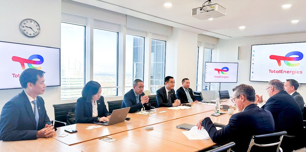 Chủ tịch HĐTV Lê Ngọc Sơn làm việc với lãnh đạo TotalEnergies