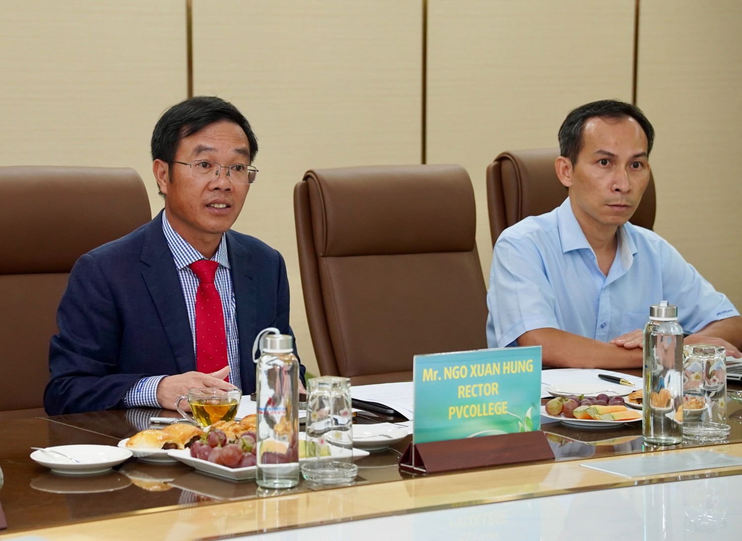 Ông Ngô Xuân Hưng - Hiệu trưởng PV College phát biểu tại buổi làm việc.