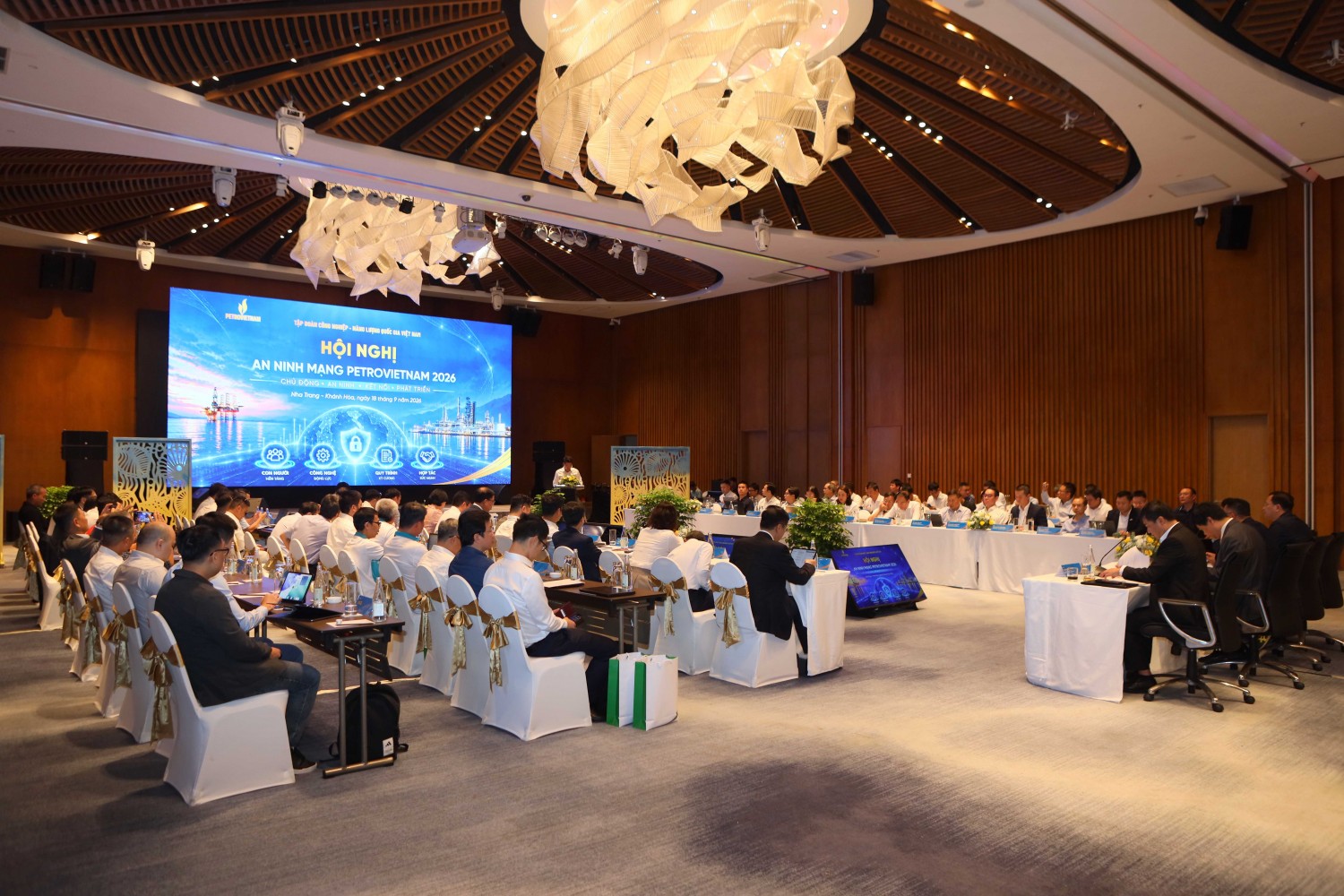 Toàn cảnh hội nghị.