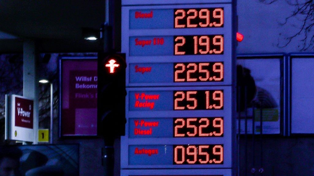 Bảng niêm yết giá tại một cây xăng ở Đức, tháng 9/2026. (Ảnh: AFP)