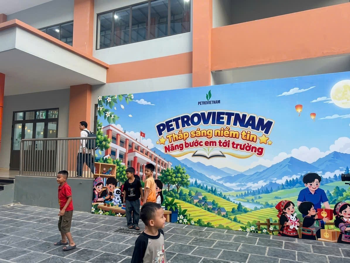 Những gian hàng trải nghiệm văn hóa, trò chơi đang được chuẩn bị