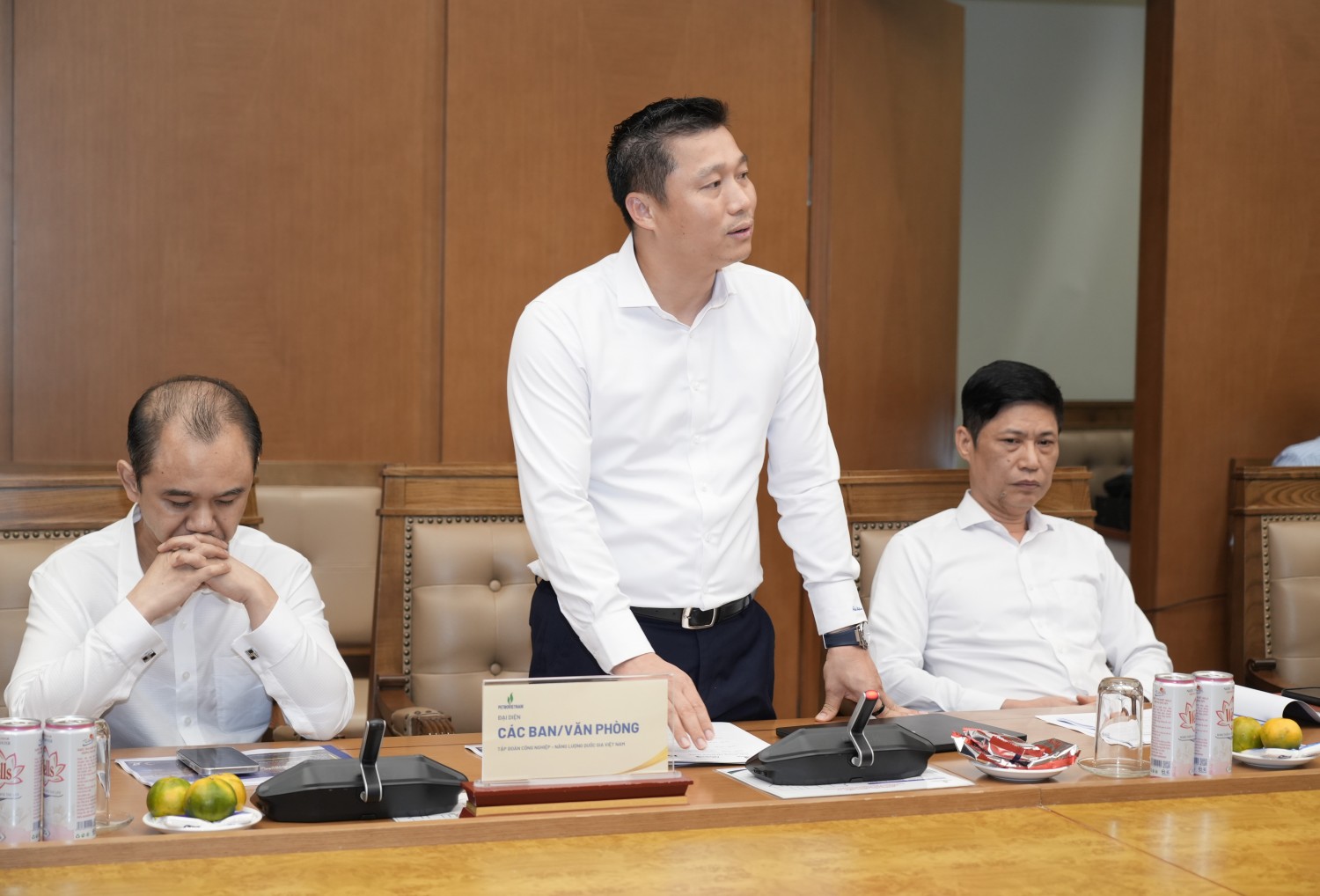 Ông Đoàn Trọng Sinh - Phó Trưởng ban Khoa học công nghệ và Chuyển đổi số PETROVIETNAM phát biểu tại cuộc họp.