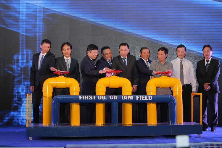 Receive first oil from Ca Tam field: common joy of the whole country