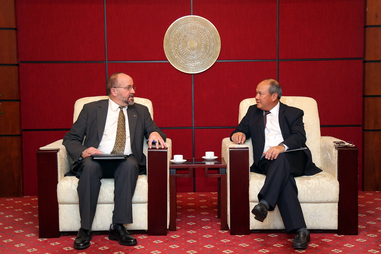 AGDC wishes to strengthen cooperation with PetroVietnam in implementing LNG projects