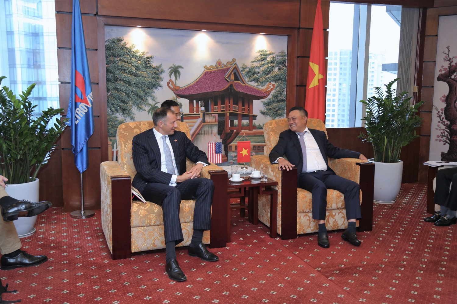 PetroVietnam leaders receive United States Assistant Secretary of State