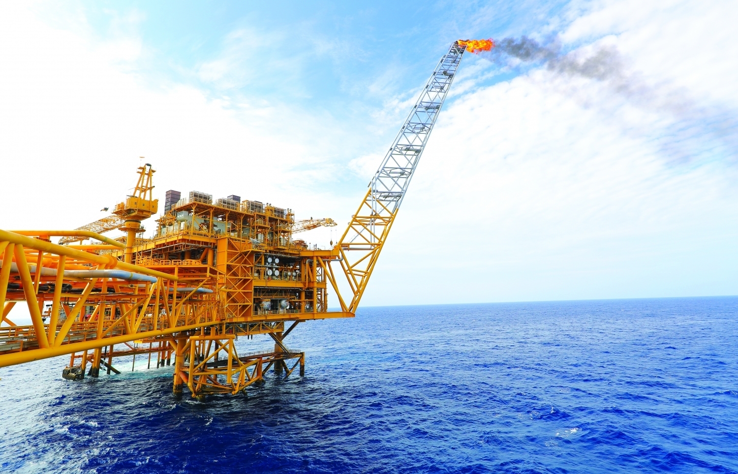 Petrovietnam continues being awarded among Top 500 most profitable enterprises of Vietnam in 2019