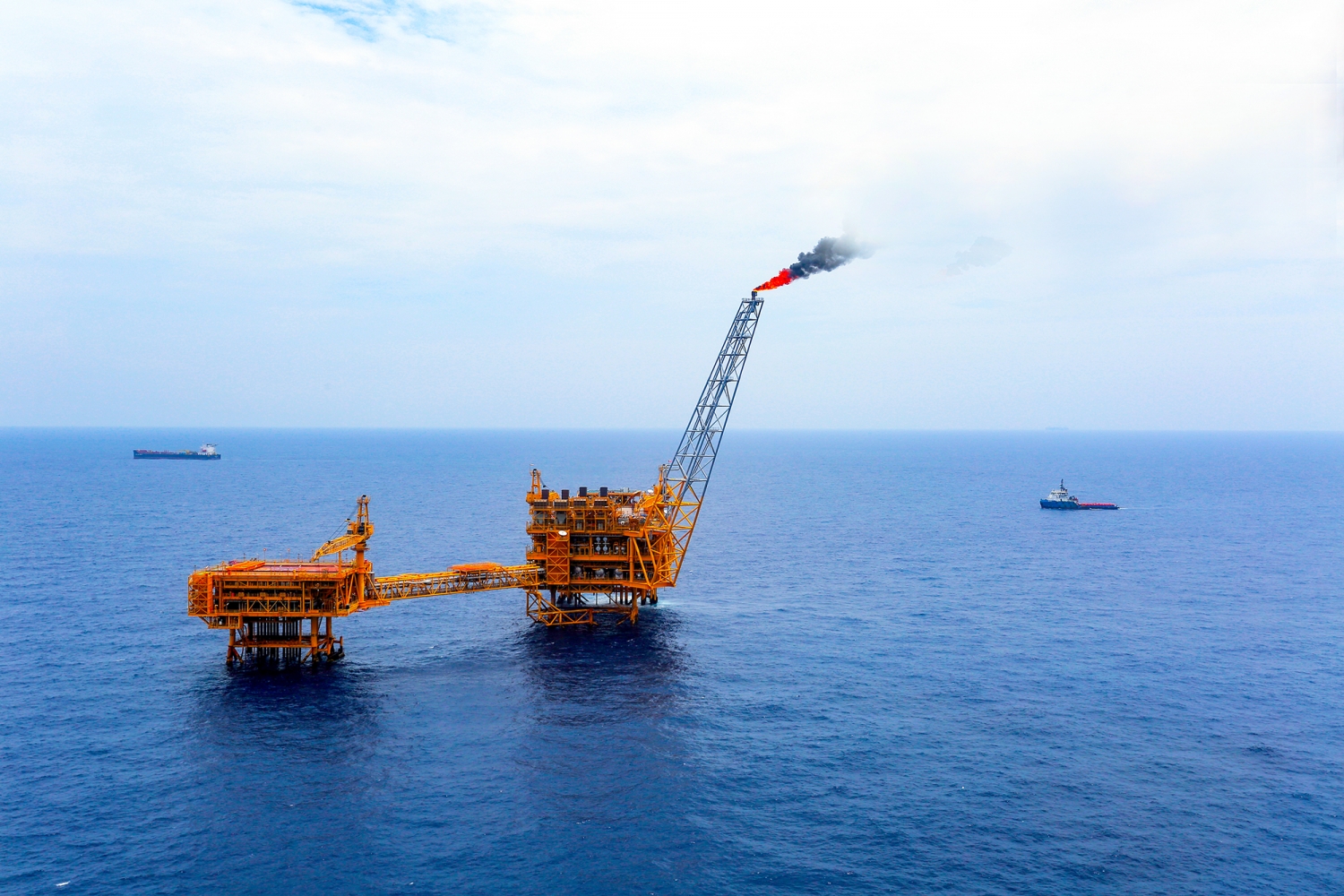 Petrovietnam: 44 years accompanying and developing with the country
