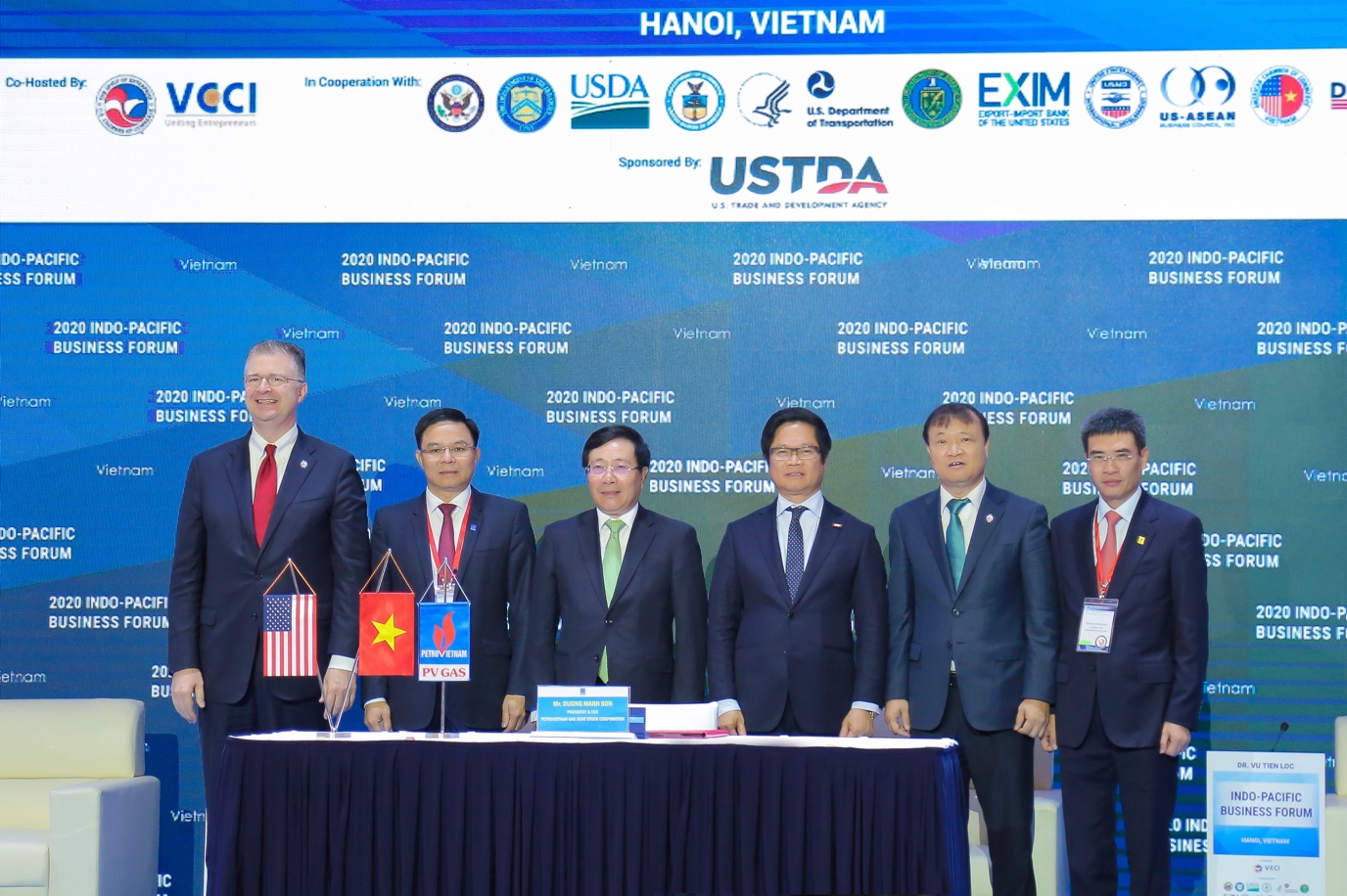 PV GAS and AES Group sign “Agreement on key terms of Joint Venture Contract for Son My LNG Port Warehouse Project”