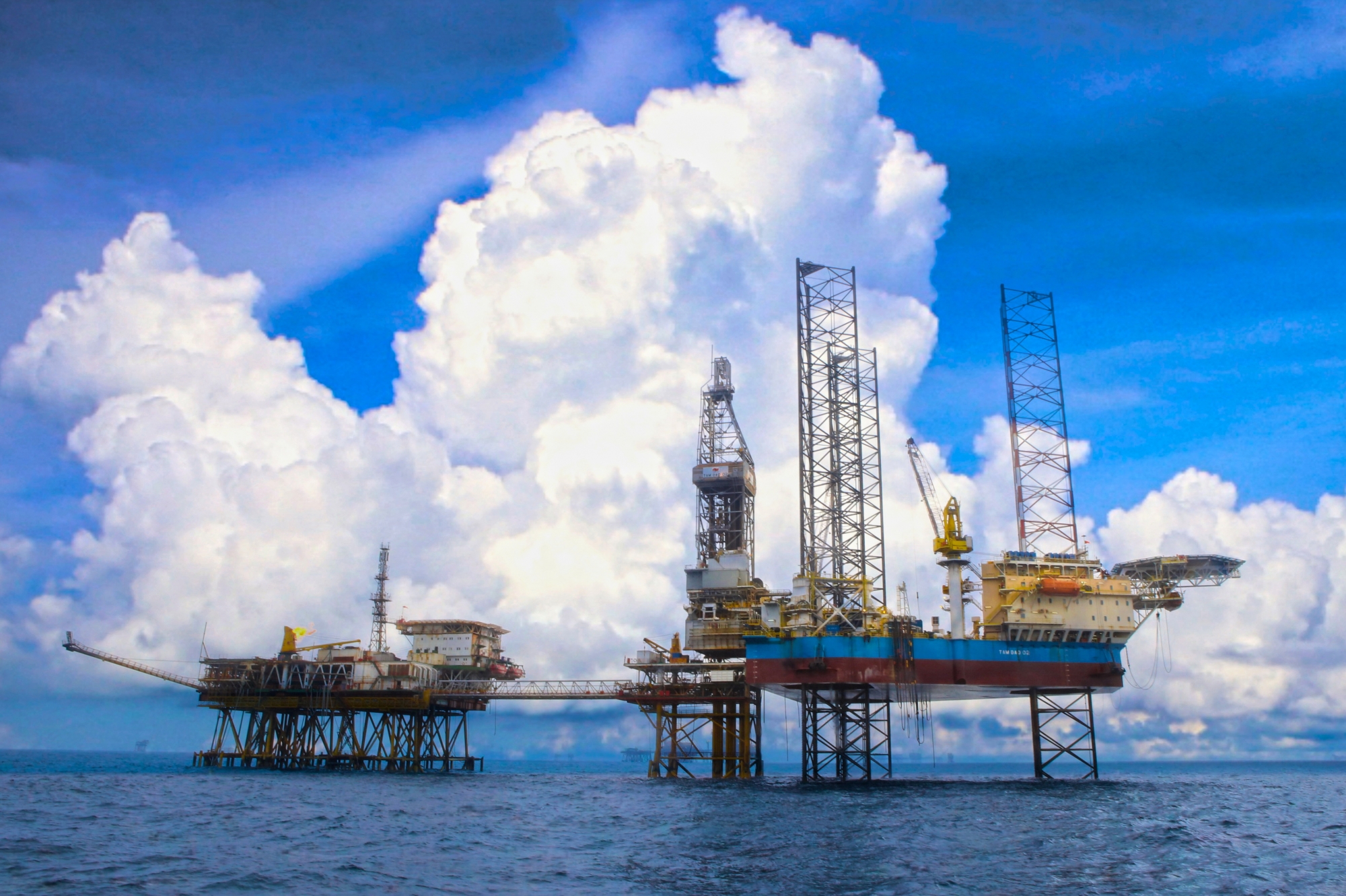 Petrovietnam: Overcoming the "Double Crisis", exceeding the production targets