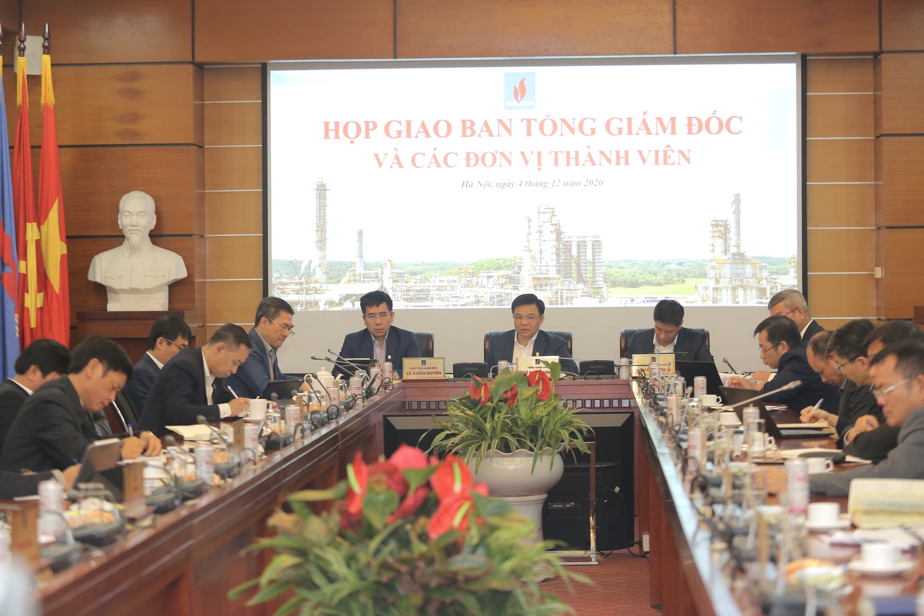 Petrovietnam makes great effort to fulfill 2020 target and prepares plan for 2021